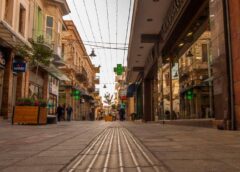 Πρόταση για κλειστά καταστήματα την ημέρα του Αγίου Πνεύματος
