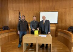 Παράδοση δύο απινιδωτών σε αθλητικό όμιλο και προσκόπους στη Χίο