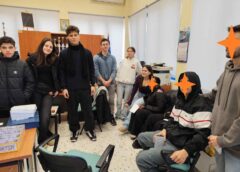 Οι ελπίδες και τα όνειρα σε μια βάρκα