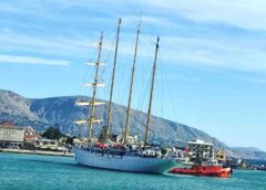 Star Flyer: Το εντυπωσιακό ιστιοφόρο κρουαζιερόπλοιο στο λιμάνι της Χίου