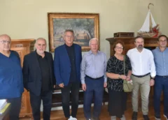 Συνάντηση Μουτζούρη – Αρβανίτη για τον αφθώδη πυρετό