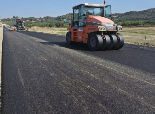 Εργασίες ασφαλτόστρωσης σε Κάμπο και Κάραβελ